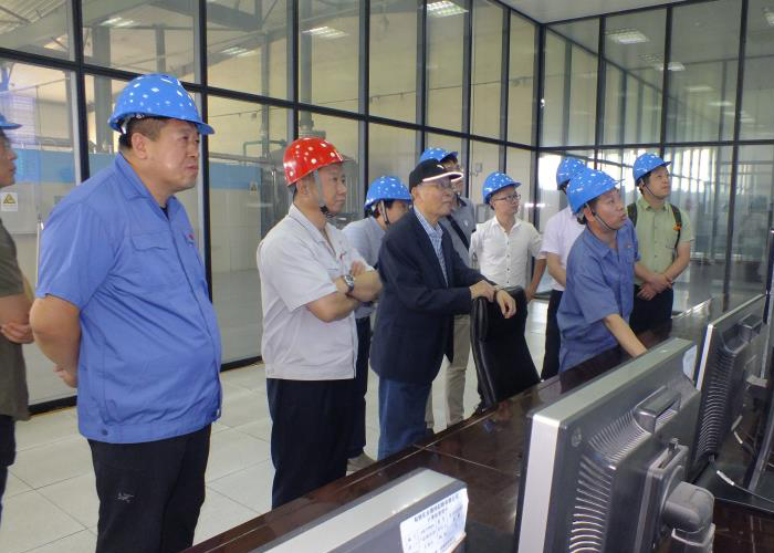 公司董事长、首席科学家周廉院士带队访问参观鞍钢铝粉厂 